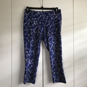 Nike Abstract Workout Capri Tights Sz M